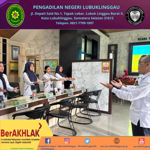 BRIEFING PAGI PETUGAS PTSP PENGADILAN NEGERI LUBUKLINGGAU